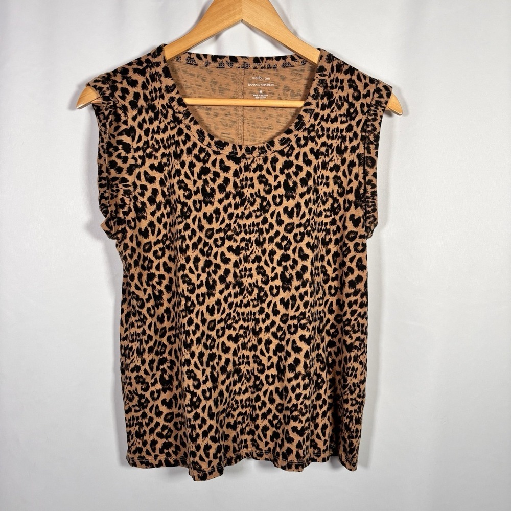 Banana Republic Malibu Tee Womens Medium Leopard Print Mob Wife Animal Top